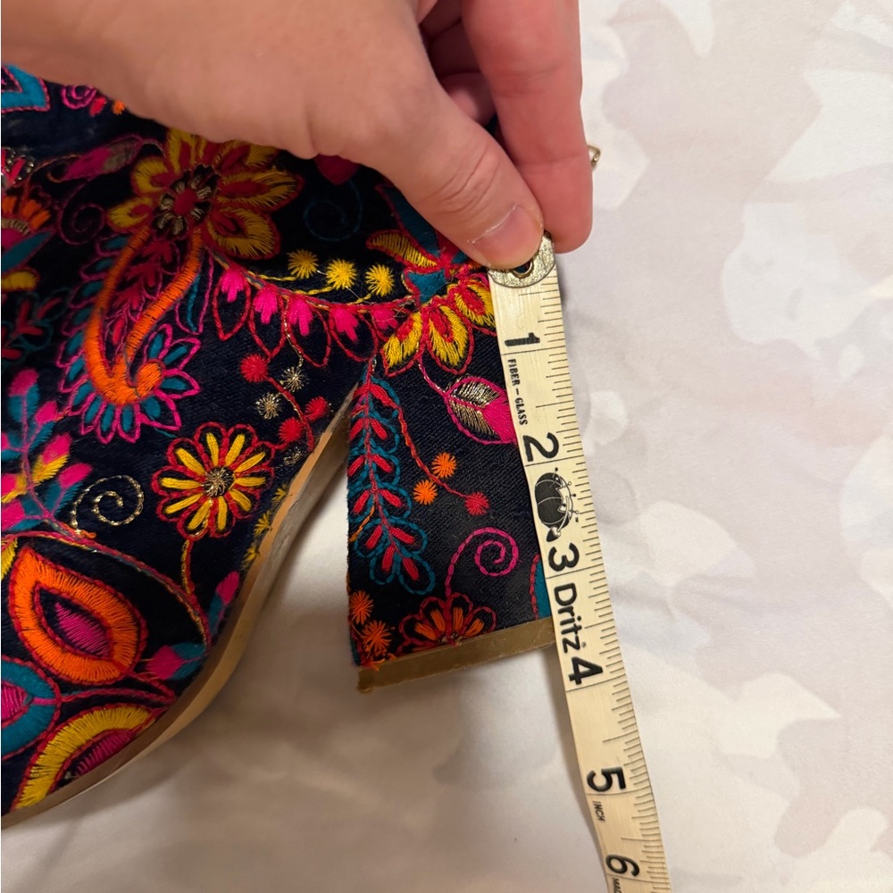 Colorful Embroidered Heels - Picture 4 of 8